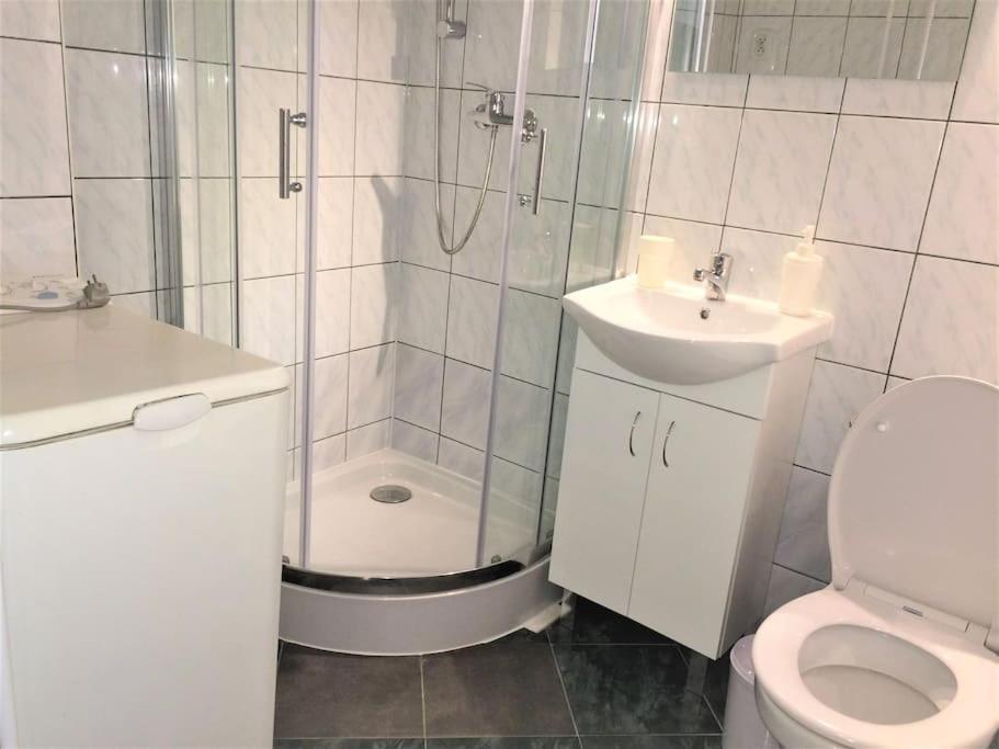 57 Lobzowska Bright Apartment Краков Экстерьер фото